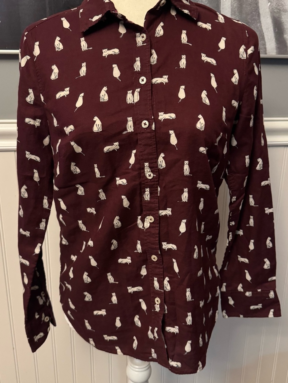 Talbots Burgundy All Over White Cat Print Long Sleeve Button Down Shirt Size XS